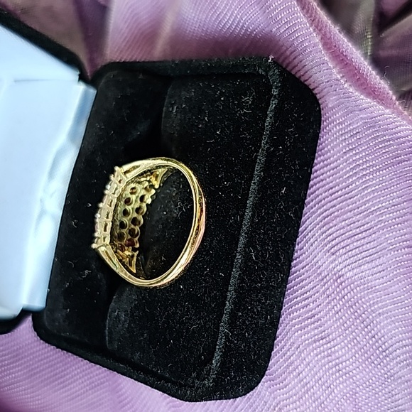 Ring - Picture 4 of 9